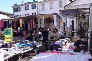 mercato-bancarelle-2