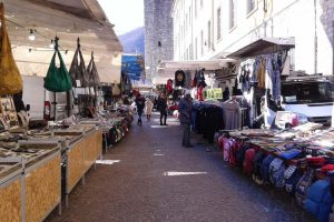 mercato como