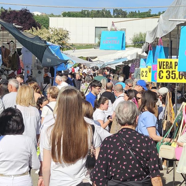 mercato-forte-dei-marmi (1)