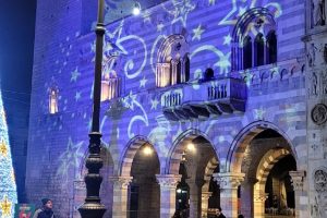 natale-a-como-luci-duomo-1