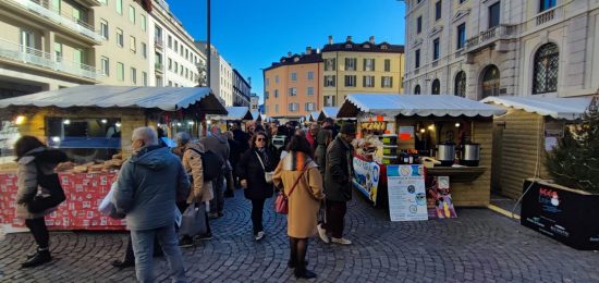 natale-a-como-mercatino-piazza-perretta (1)
