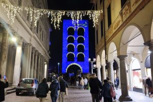 natale-luci-luminarie-proiezioni-albero (1)