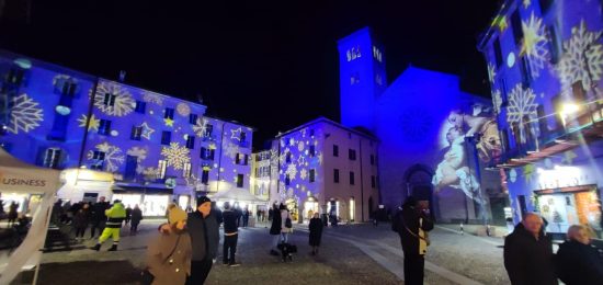 natale-luci-luminarie-proiezioni-albero (15)