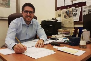 nicola-molteni-firma-rinuncia-emolumento