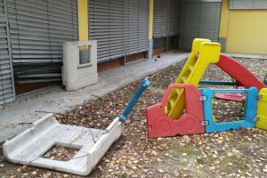 Nido di Camerlata. Voluto dal sindaco Bruni, chiuso dal successore Lucini. In dieci anni di lavori i soldi pubblici spesi per il nido di Camerlata sono stati quasi 400mila euro. Vittima della razionalizzazione degli edifici scolastici, per il momento resta chiuso.
