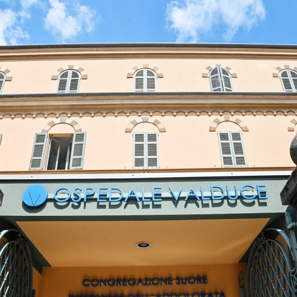 Como ingrfesso su via Dante dell'ospedale Valduce