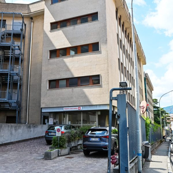 Como ingresso pronto soccorso su via Santo Garovaglio dell'Ospedale Valduce