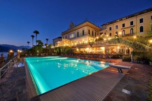 outdoor-view-by-night