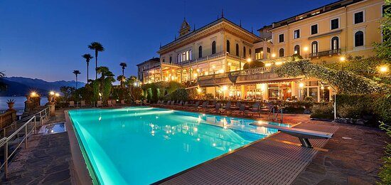 outdoor-view-by-night