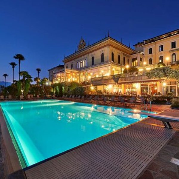 outdoor-view-by-night