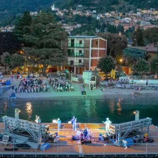 palco-galleggiante-lago-como-1
