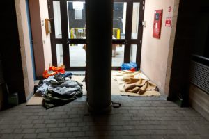 palestra-via-giulini-luci-senzatetto-luci