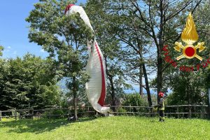 parapendio-erba-vigili-fuoco