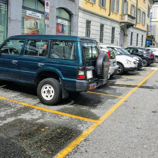 parcheggi-residenti-posti-gialli-auto-11