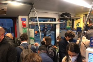 pendolari-treno-ferrovie-1
