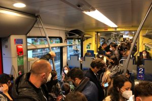 pendolari-treno-ferrovie-2