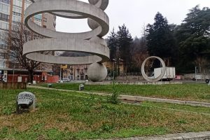 piazza-Camerlata-fontana-erba