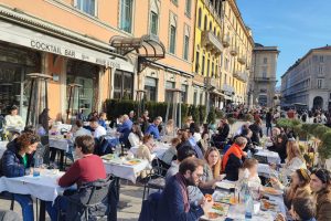piazza-cavour-bar-turisti (1)