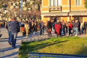 piazza-cavour-turisti (5)