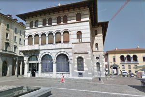 piazza duomo portici plinio ex carige