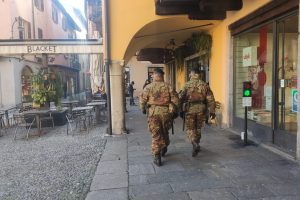 piazza-san-fedele-militari-soldati (2)
