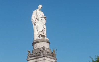 piazza-volta-statua-pulizia-verde-2