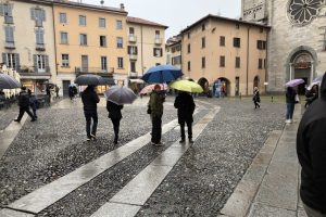 pioggia-temporali-ombrelli-piazza-san-fedele (2)