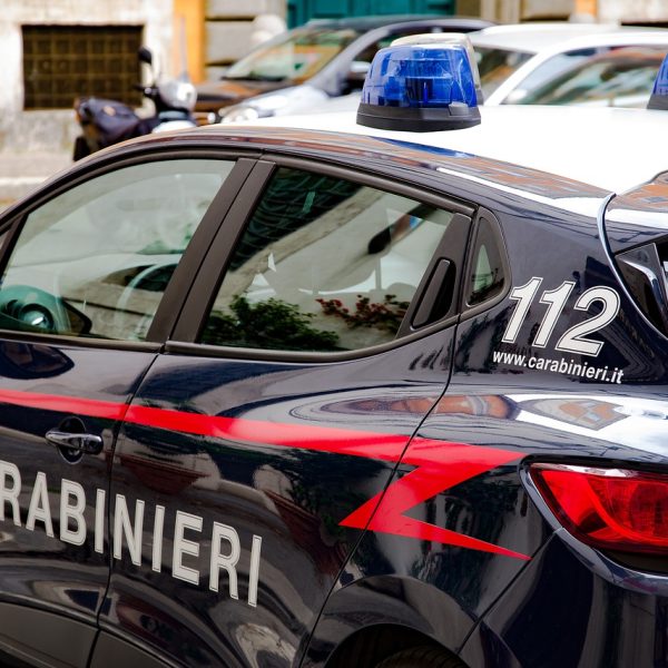 auto macchina carabinieri