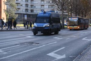 polizia-camionetta-tifosi