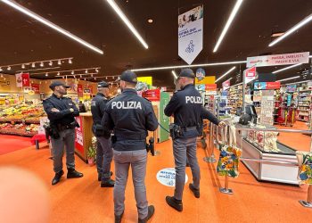 polizia carrefour como