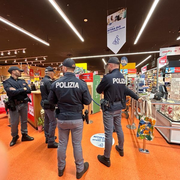 polizia carrefour como