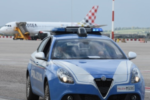 polizia espulsioni aereo