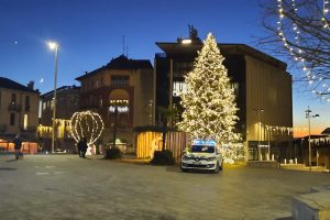 polizia-locale-cantù-piazza-marconi-natale