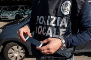 POLIZIA GIUDIZIARIA IMPRONTE
POLIZIA LOCALE CANTU'



Copyright @ Laura Binda/LaBi/www.laurabinda.it