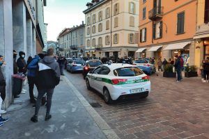 polizia-locale-carabinieri-via-boldoni
