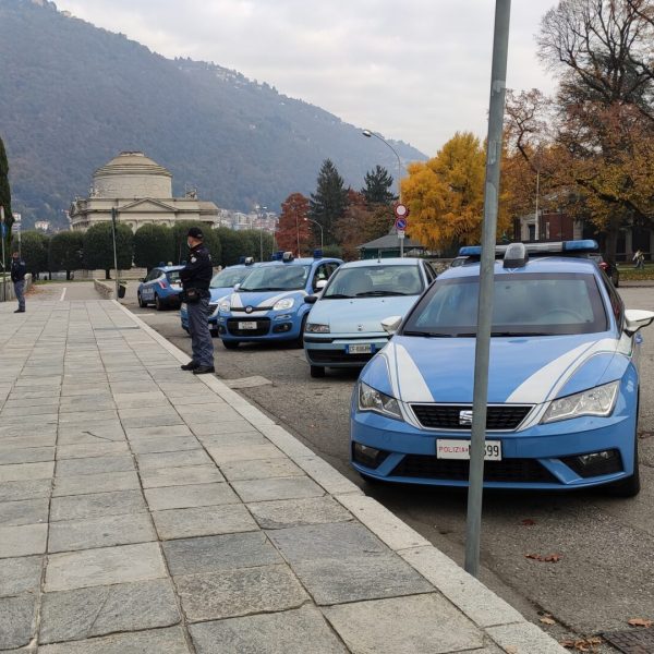 polizia-monumento-caduti-giardini-2