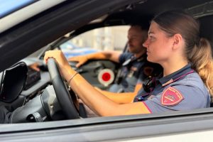 polizia poliziotta donna