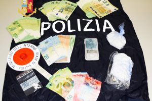 polizia-soldi-cocaina