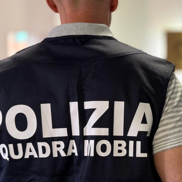 polizia squadra mobile