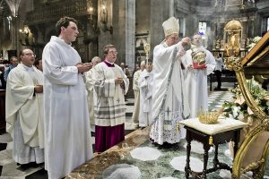 Pontificale del Vescovo Oscar Cantoni per la festa della Madonna dell'Assunta e celebrazione dei 100 anni dell'incoronazione della Madonna della Parrocchia di S. Giorgio in Borgovico                             ph: Carlo Pozzoni