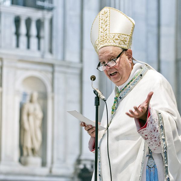 Pontificale del Vescovo Oscar Cantoni per la festa della Madonna dell'Assunta e celebrazione dei 100 anni dell'incoronazione della Madonna della Parrocchia di S. Giorgio in Borgovico                             ph: Carlo Pozzoni