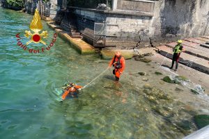 pontile-torno-vigili-fuoco-gommone-sommozzatori-1