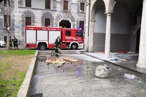 portici-san-francesco-principio-incendio-san-francesco-2