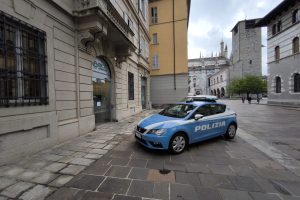 rapina polizia centro como 2