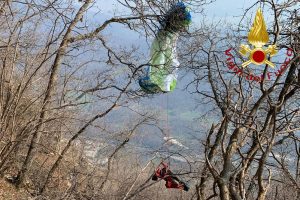 recupero-parapendio-vigili-fuoco-canzo (2)