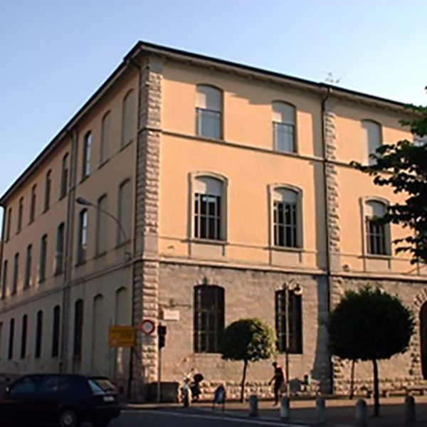 scuola-via-perti-como-1