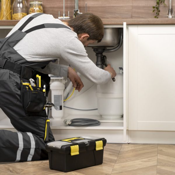 service-maintenance-worker-repairing (1)