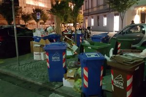 spazzatura-piazza-volta (4)