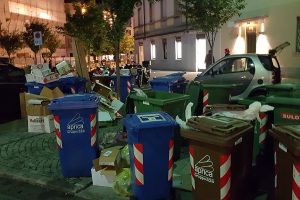 spazzatura-piazza-volta (5)