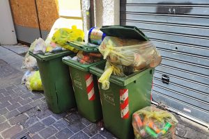 spazzatura-rifiuti-centro-storico-città-murata (15)
